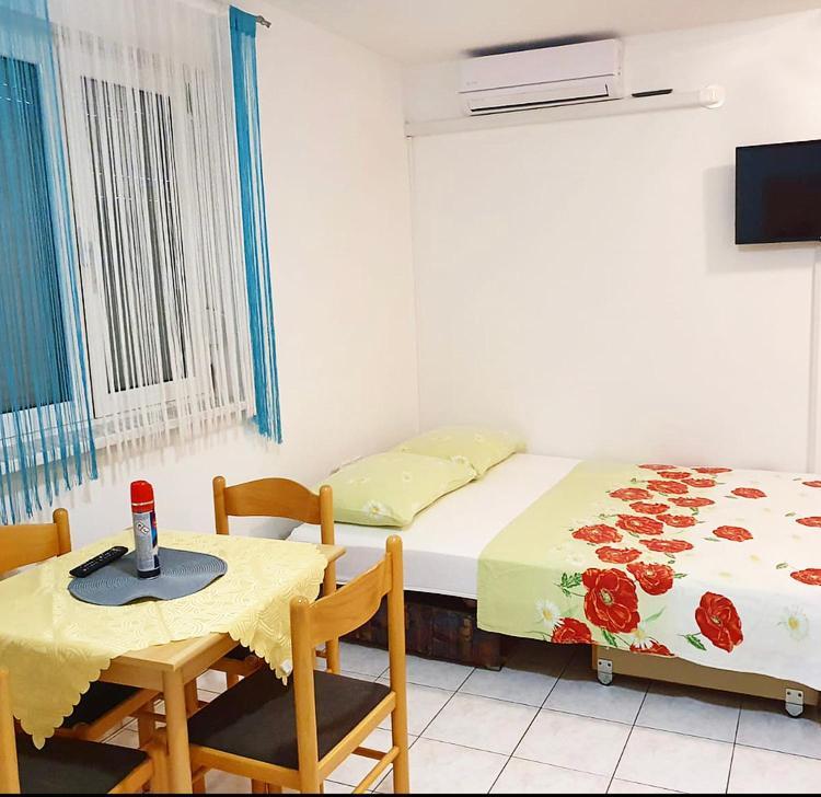 Guesthouse Pejo โปเรช ภายนอก รูปภาพ